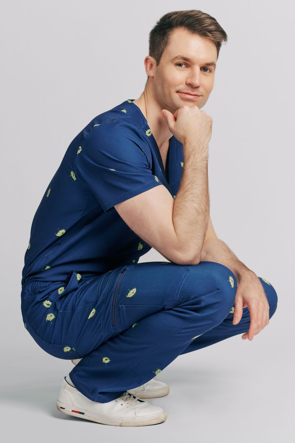 Disney & Pixar’s Toy Story Men’s Cargo Scrub Pants, Little Green Men